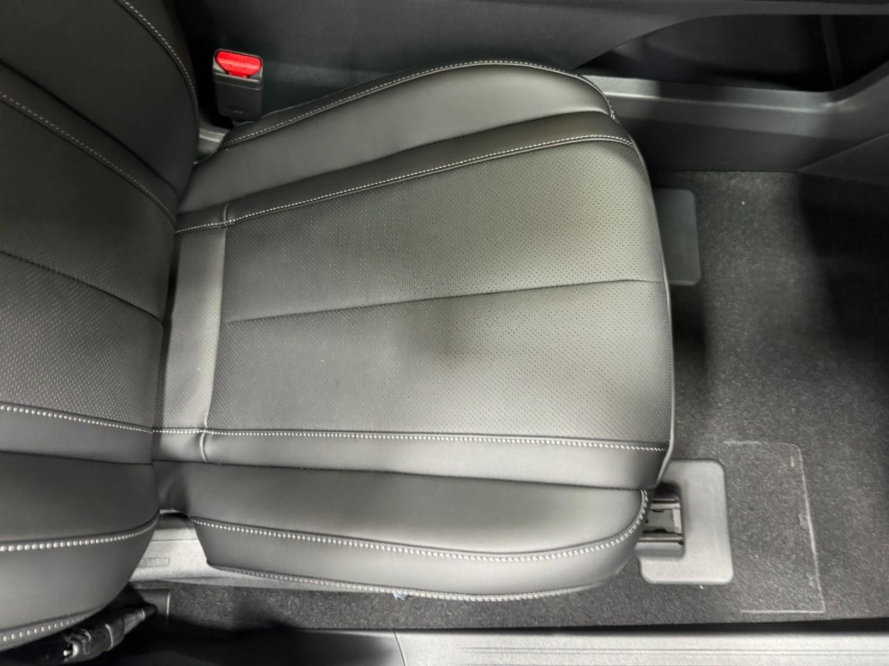 INFINITI QX60 Vehicle Full-screen Gallery Image 22