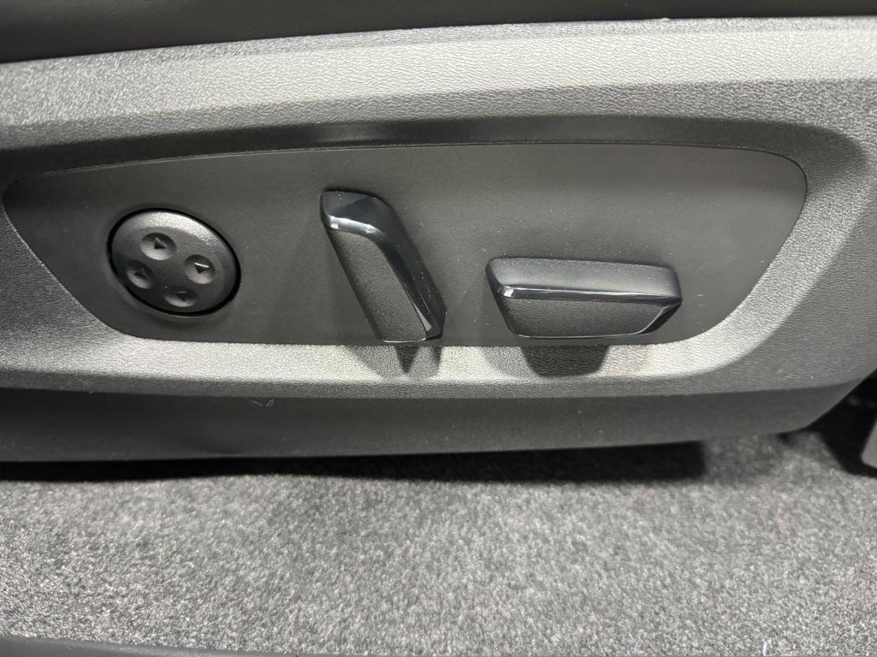 INFINITI QX60 Vehicle Full-screen Gallery Image 23