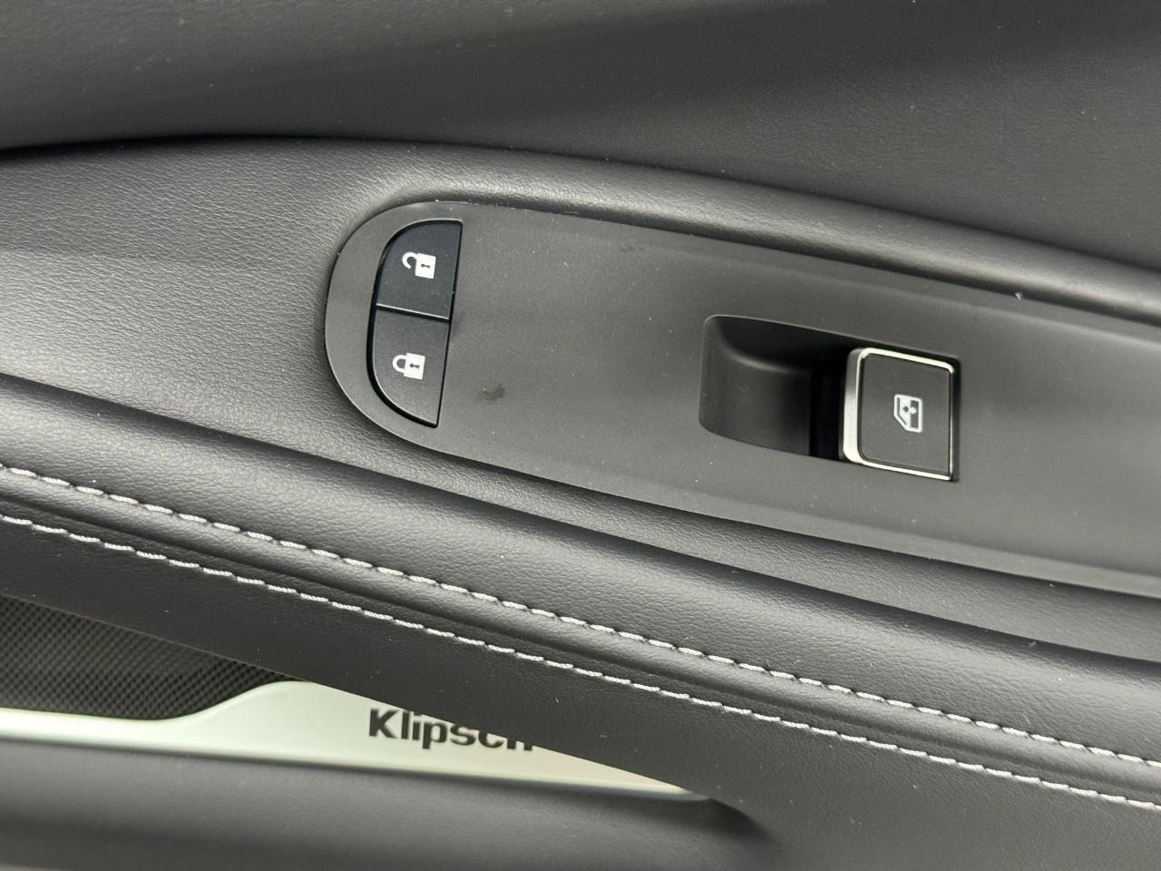 INFINITI QX60 Vehicle Full-screen Gallery Image 24