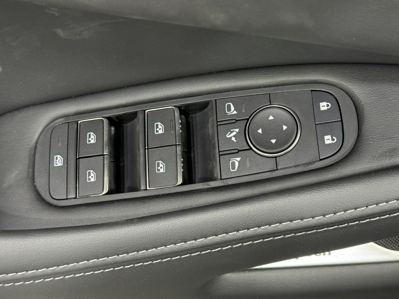 INFINITI QX60 Vehicle Full-screen Gallery Image 26