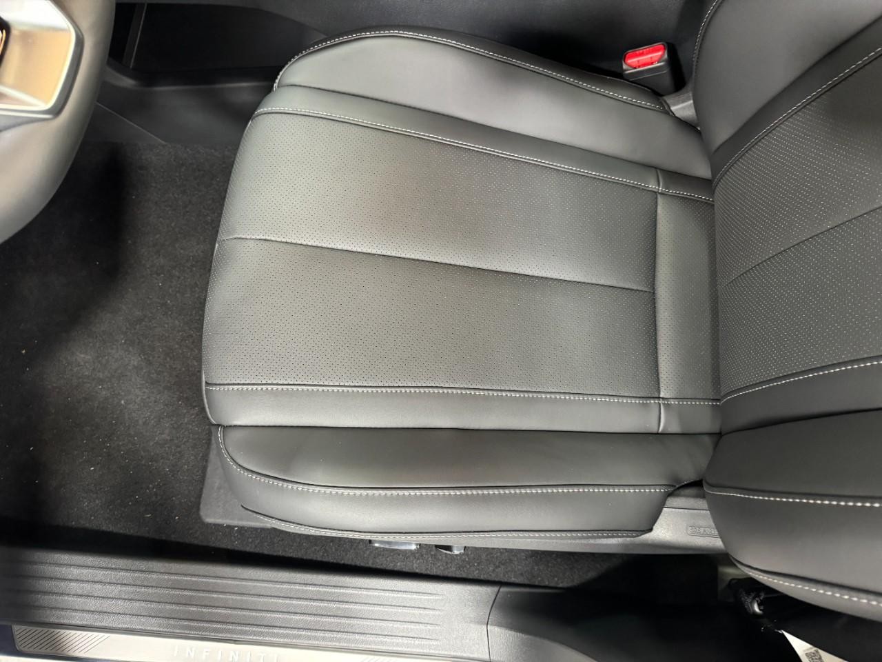 INFINITI QX60 Vehicle Full-screen Gallery Image 29