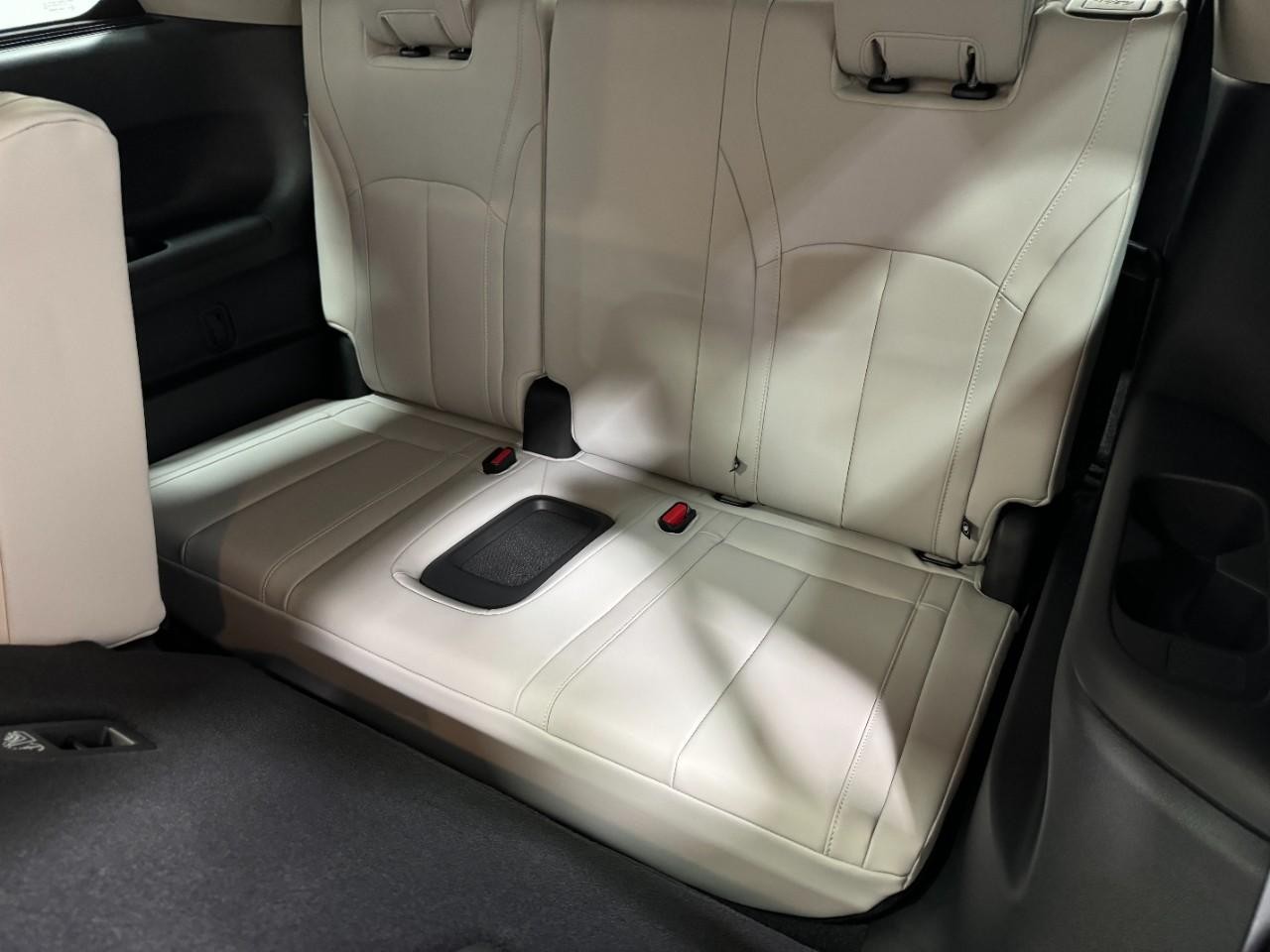 INFINITI QX60 Vehicle Full-screen Gallery Image 8