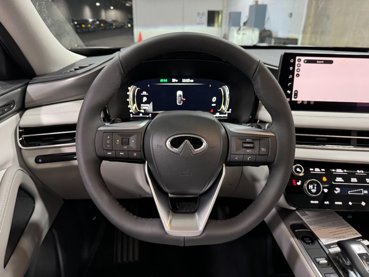 INFINITI QX60 Vehicle Full-screen Gallery Image 16