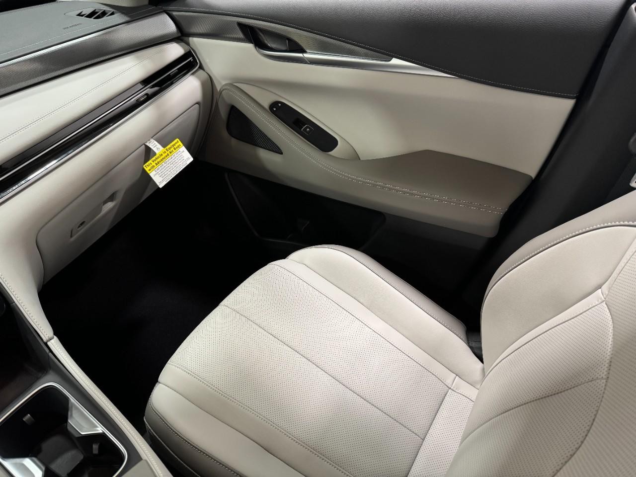 INFINITI QX60 Vehicle Full-screen Gallery Image 20