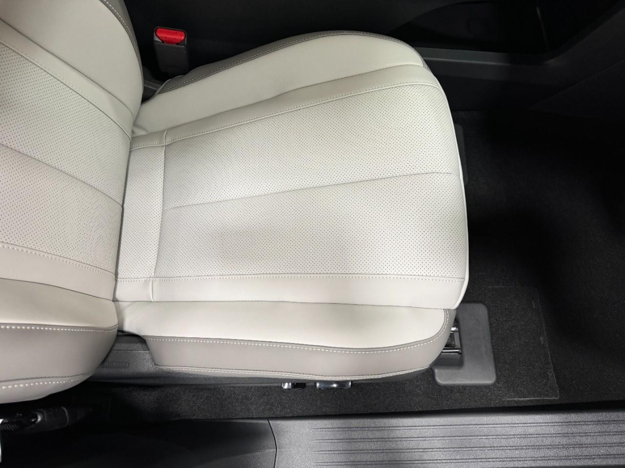 INFINITI QX60 Vehicle Full-screen Gallery Image 22