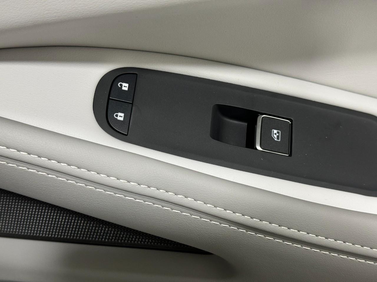 INFINITI QX60 Vehicle Full-screen Gallery Image 24