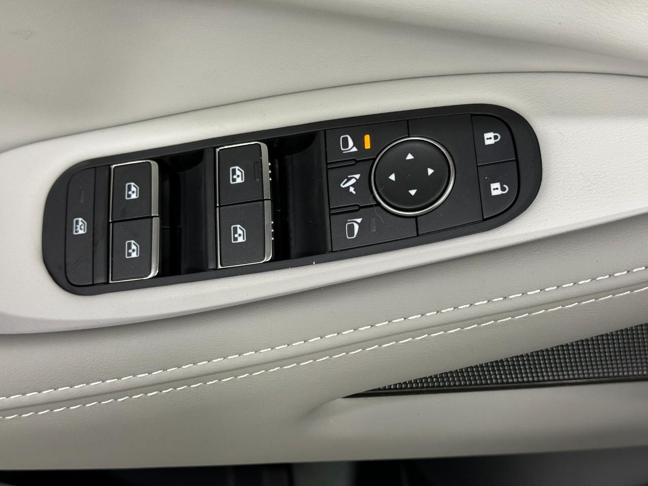 INFINITI QX60 Vehicle Full-screen Gallery Image 26