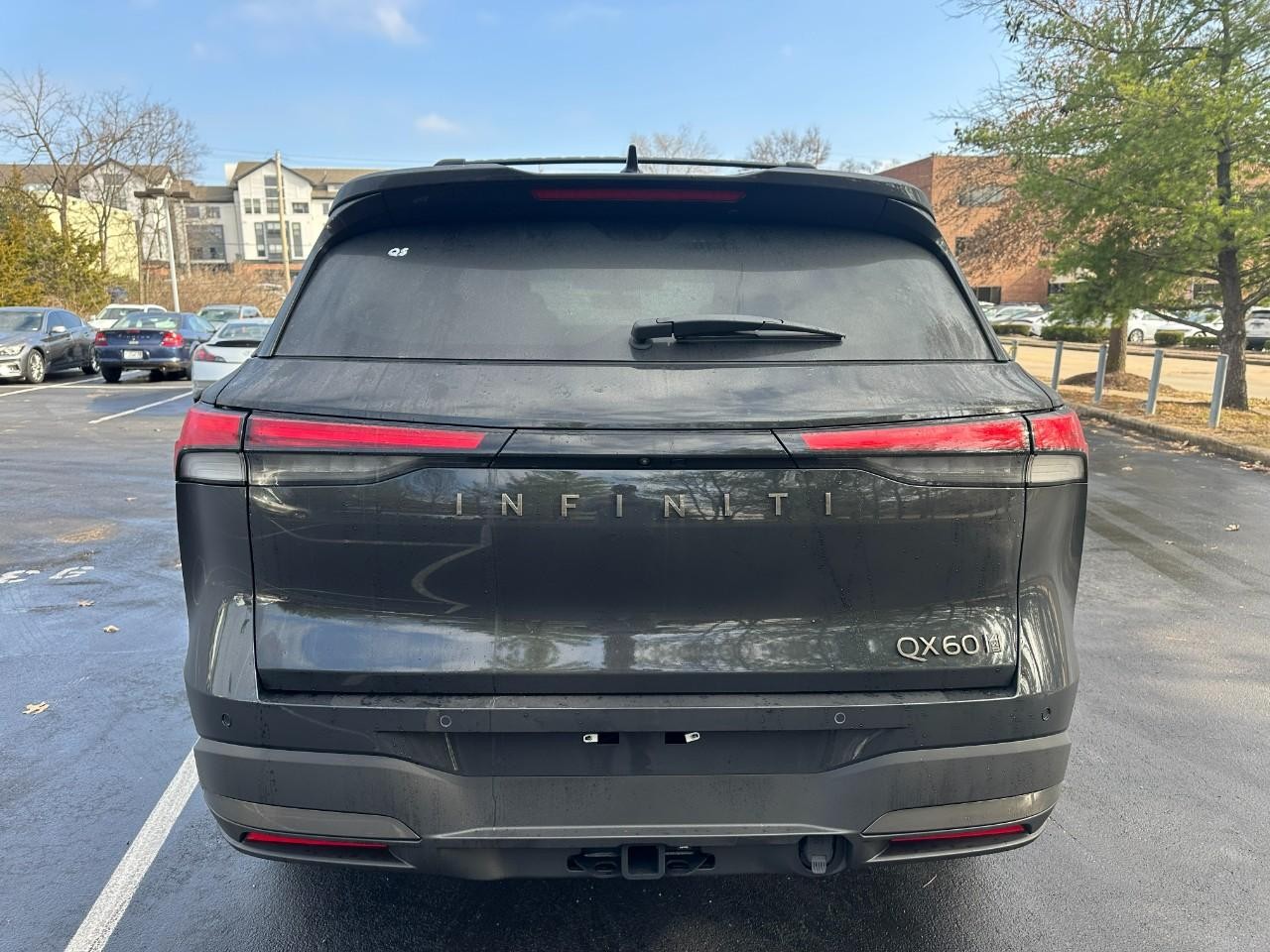 INFINITI QX60 Vehicle Full-screen Gallery Image 4