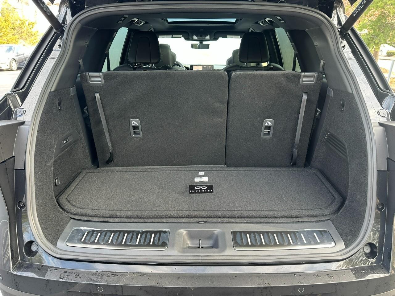 INFINITI QX60 Vehicle Full-screen Gallery Image 5