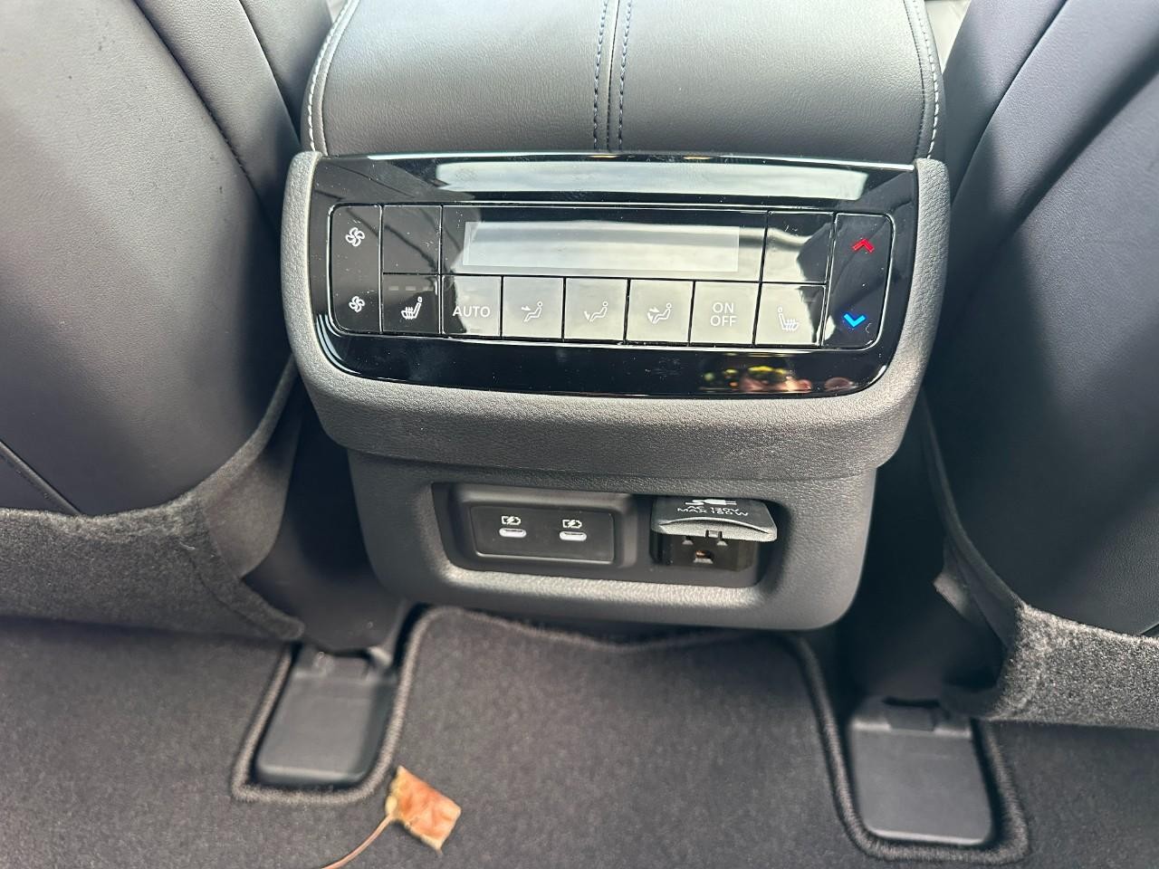 INFINITI QX60 Vehicle Full-screen Gallery Image 12