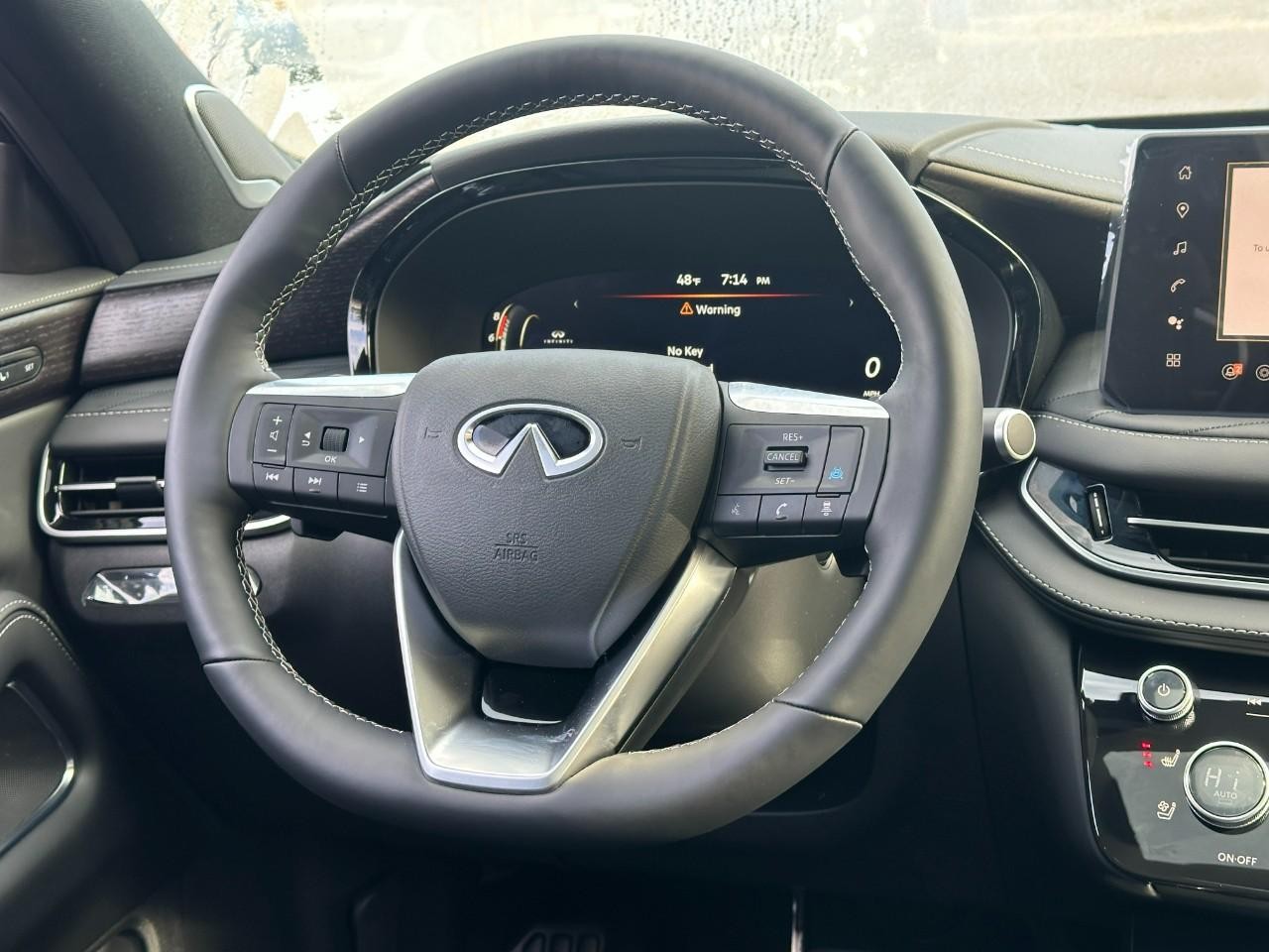 INFINITI QX60 Vehicle Full-screen Gallery Image 15