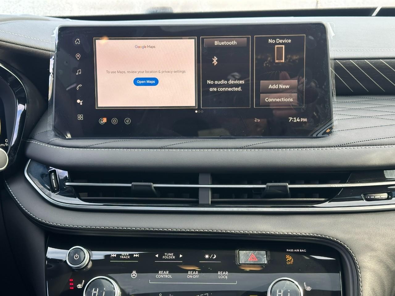 INFINITI QX60 Vehicle Full-screen Gallery Image 16