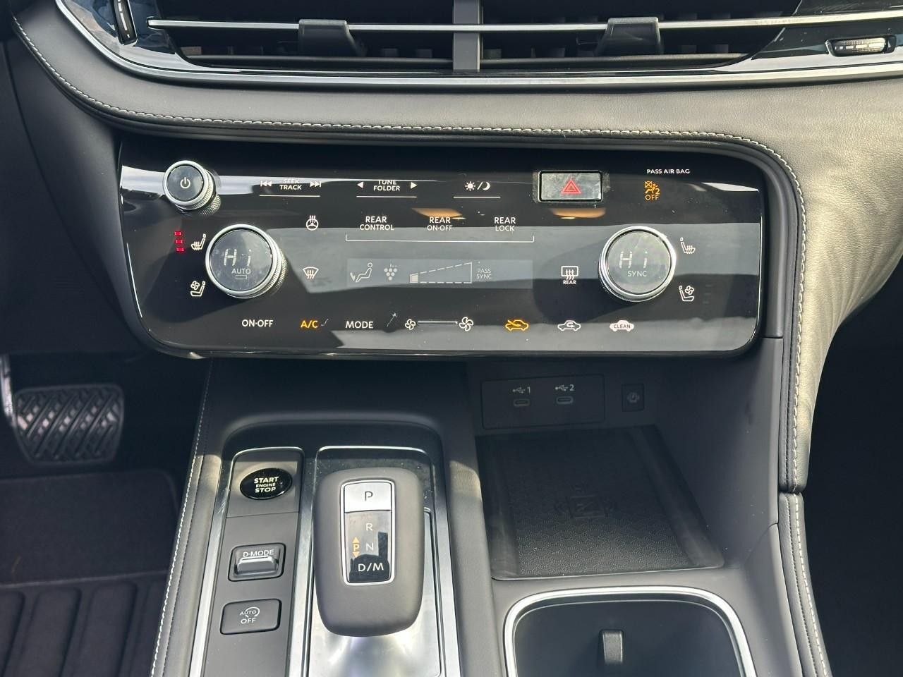 INFINITI QX60 Vehicle Full-screen Gallery Image 17