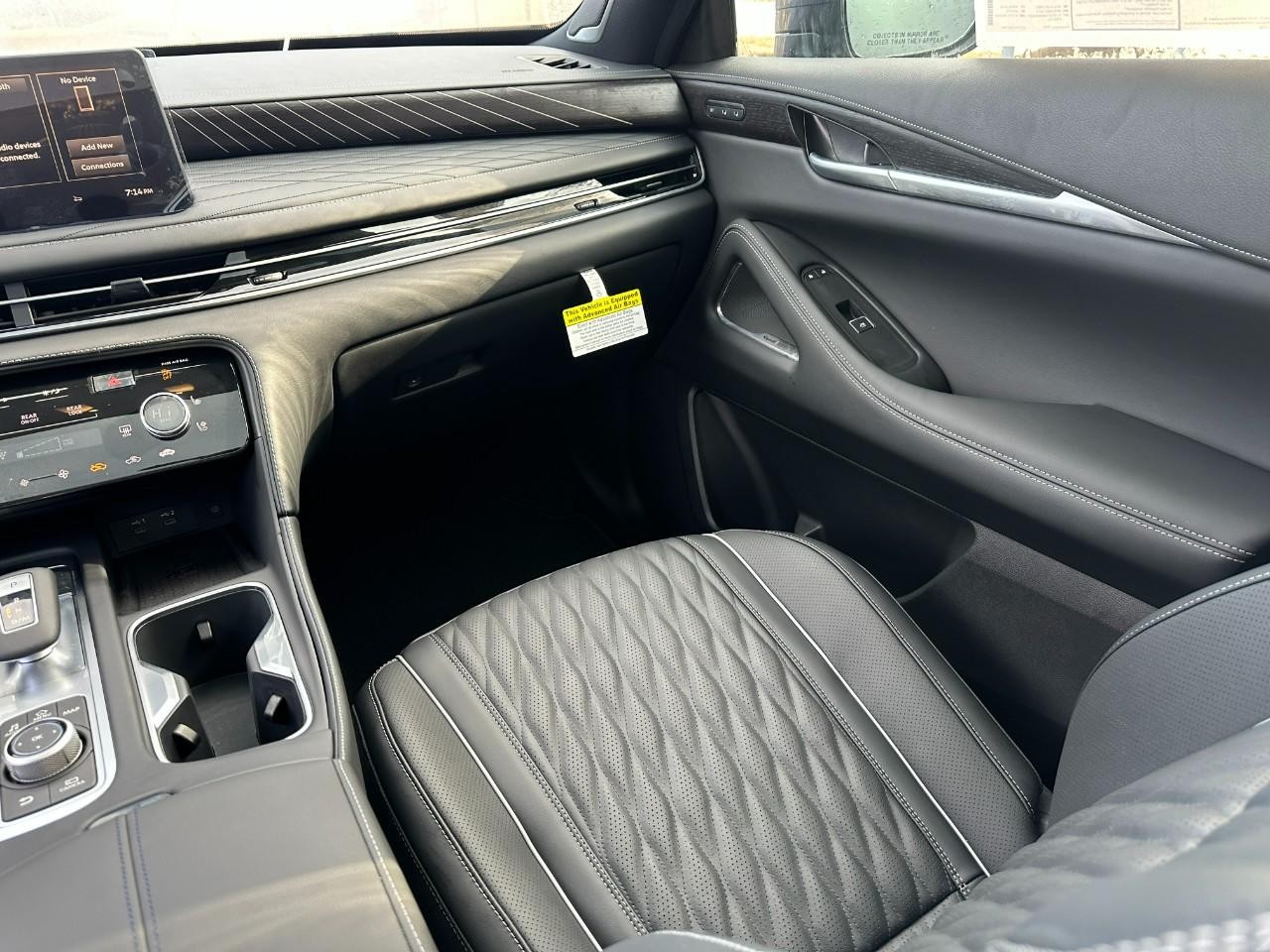 INFINITI QX60 Vehicle Full-screen Gallery Image 19