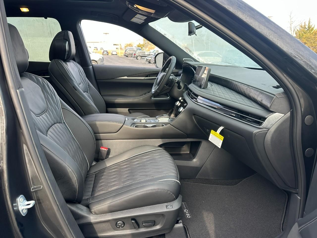 INFINITI QX60 Vehicle Full-screen Gallery Image 20