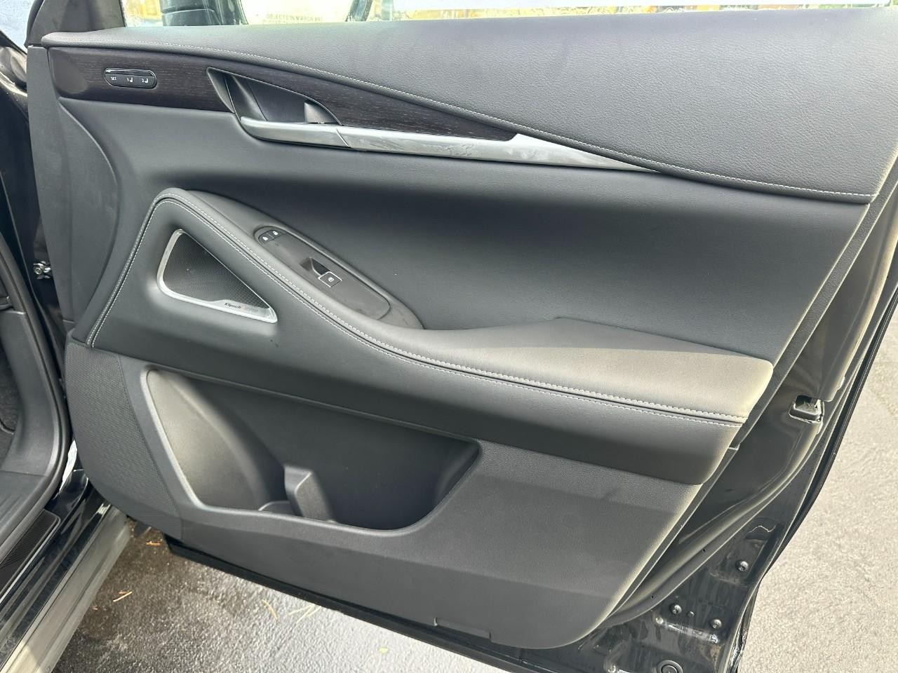 INFINITI QX60 Vehicle Full-screen Gallery Image 21