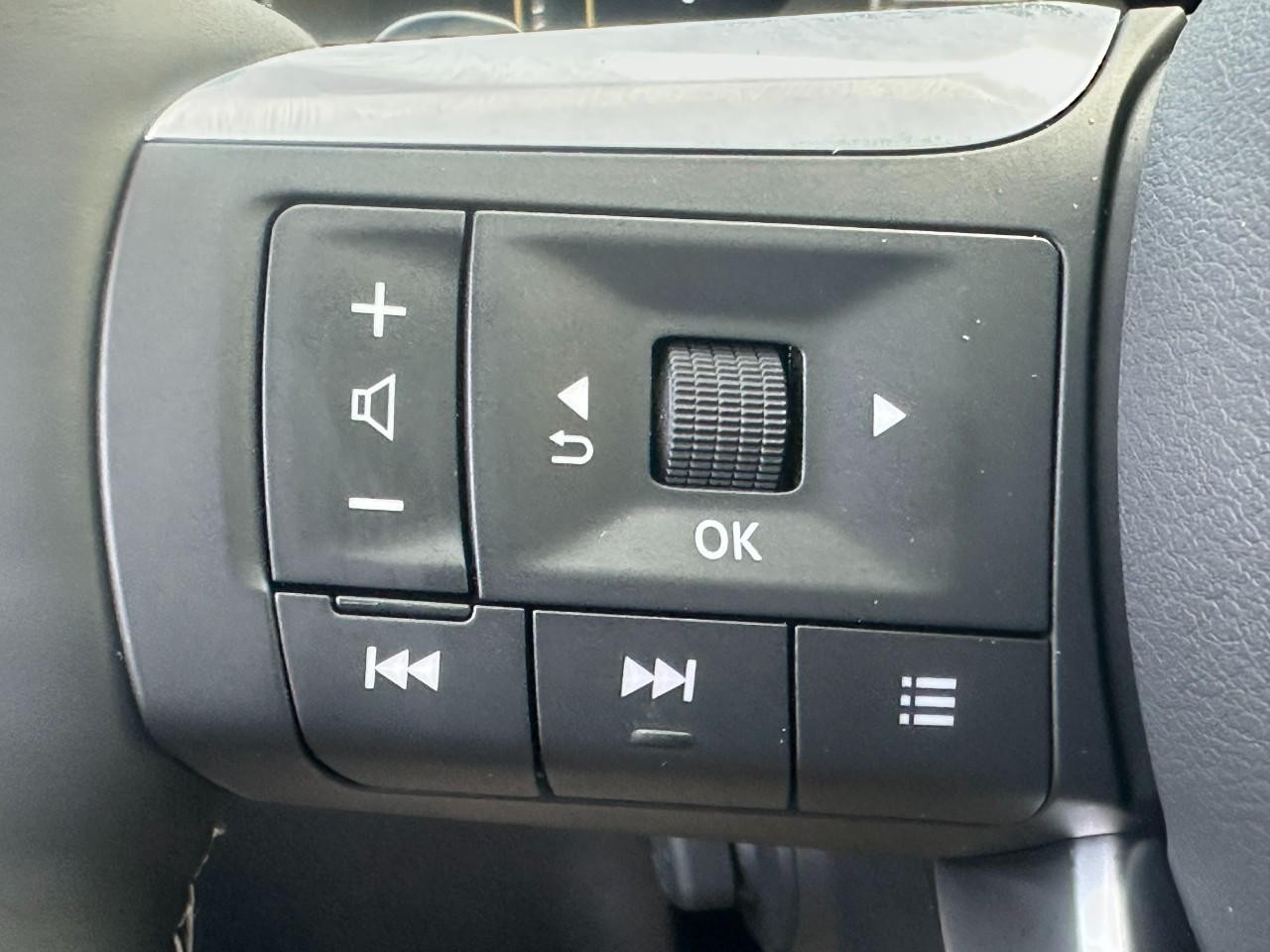 INFINITI QX60 Vehicle Full-screen Gallery Image 26