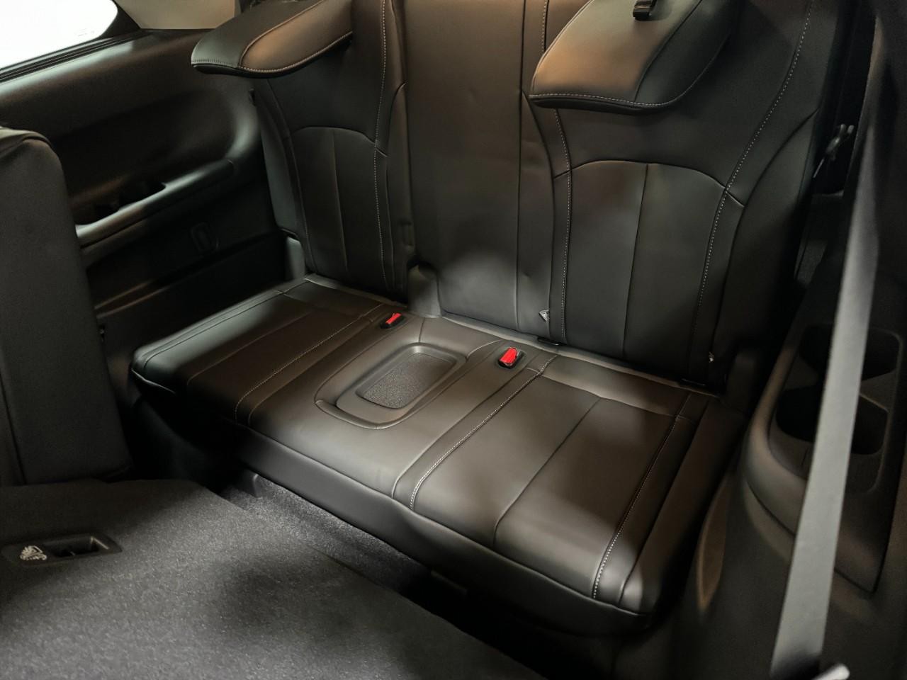 INFINITI QX60 Vehicle Full-screen Gallery Image 8