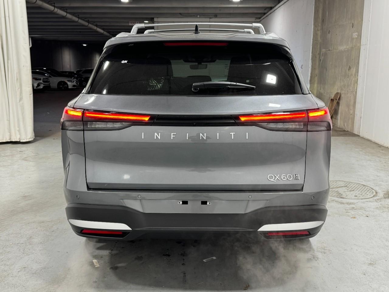 INFINITI QX60 Vehicle Full-screen Gallery Image 10