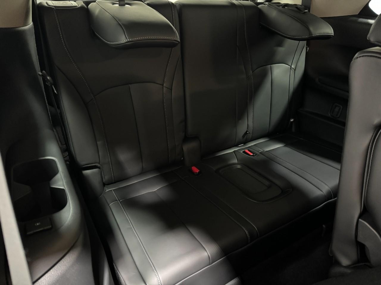 INFINITI QX60 Vehicle Full-screen Gallery Image 11