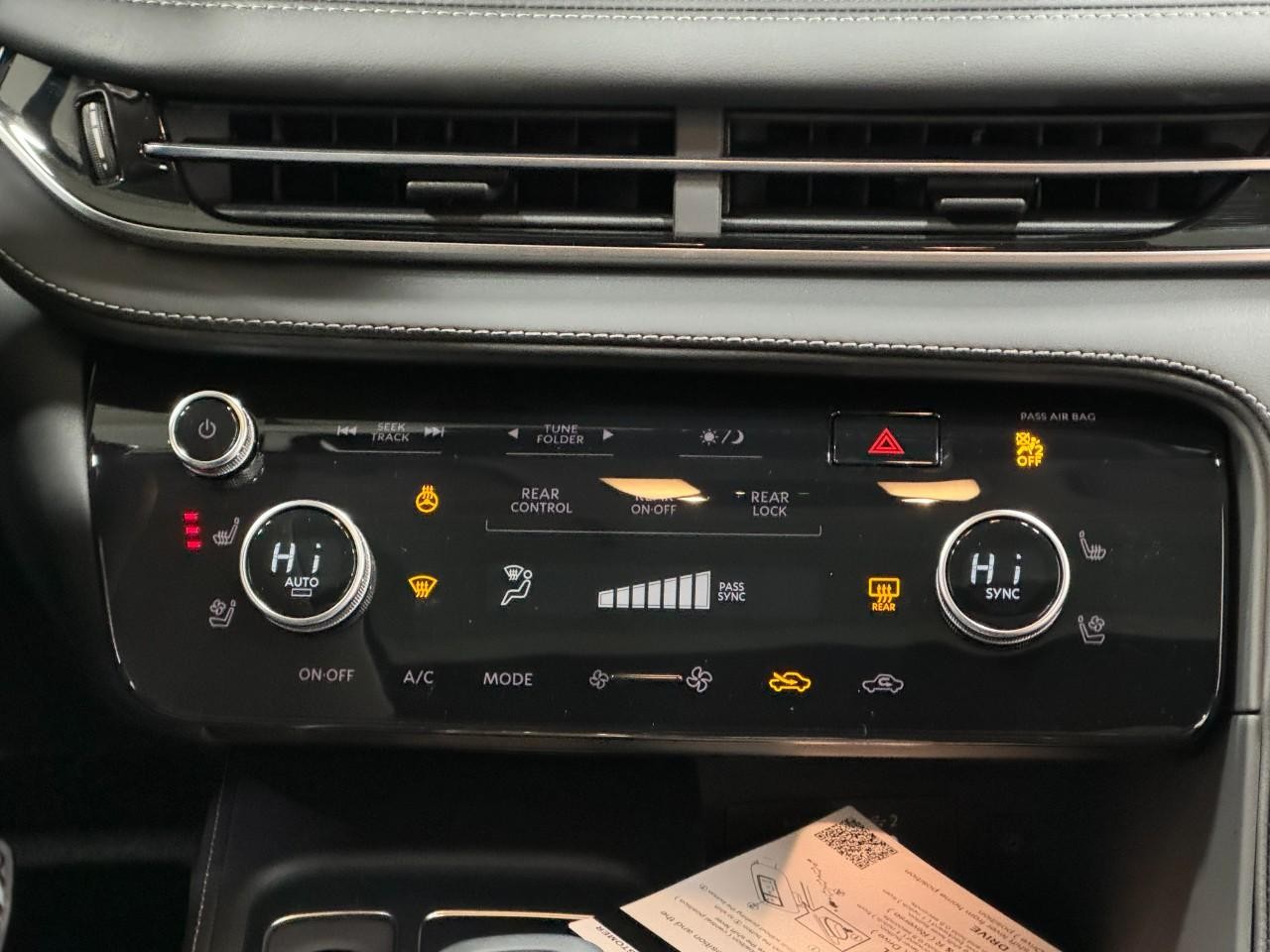 INFINITI QX60 Vehicle Full-screen Gallery Image 18