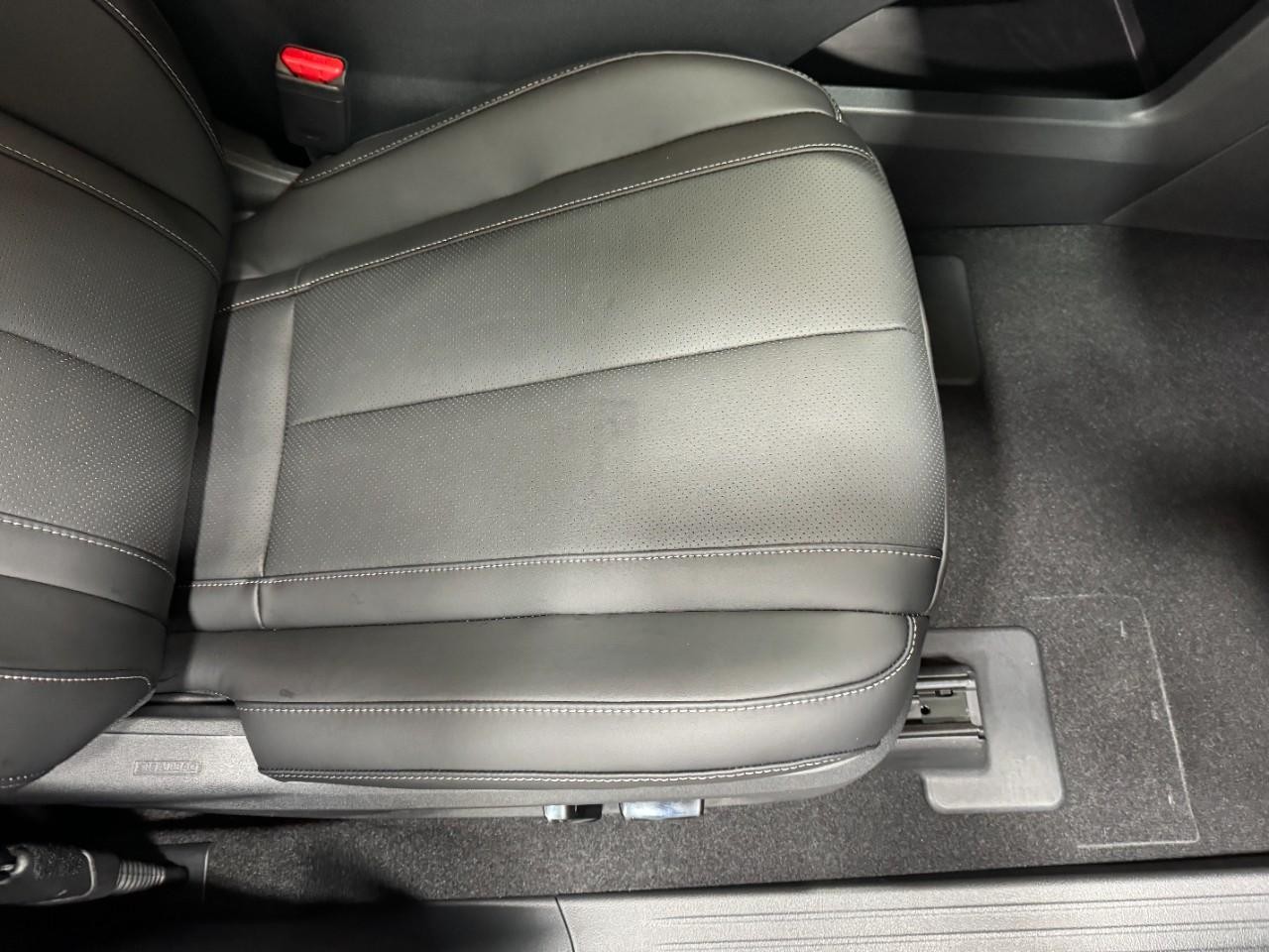 INFINITI QX60 Vehicle Full-screen Gallery Image 22