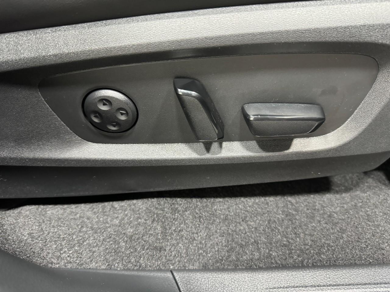 INFINITI QX60 Vehicle Full-screen Gallery Image 23