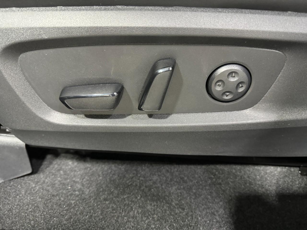 INFINITI QX60 Vehicle Full-screen Gallery Image 30