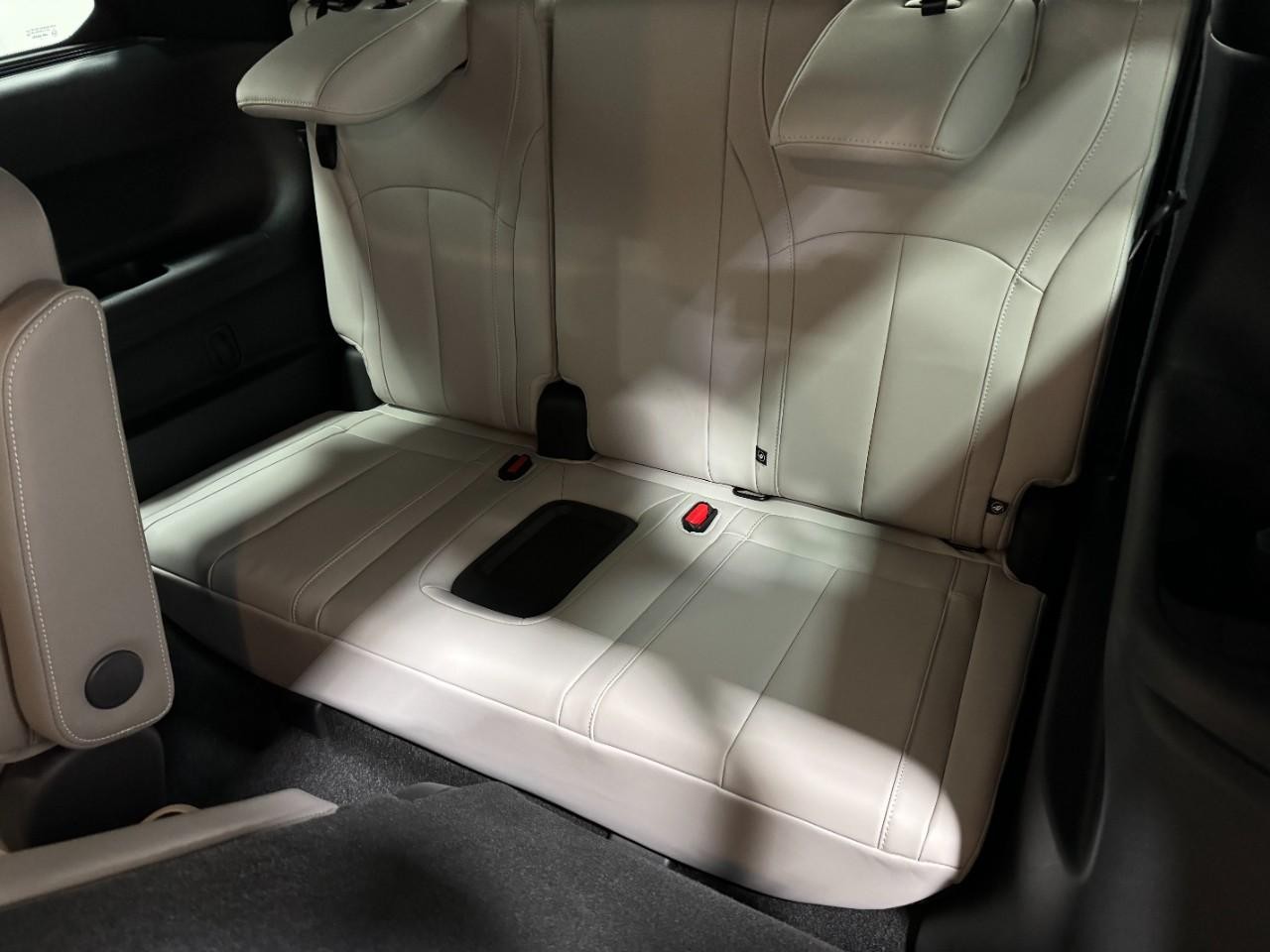 INFINITI QX60 Vehicle Full-screen Gallery Image 8