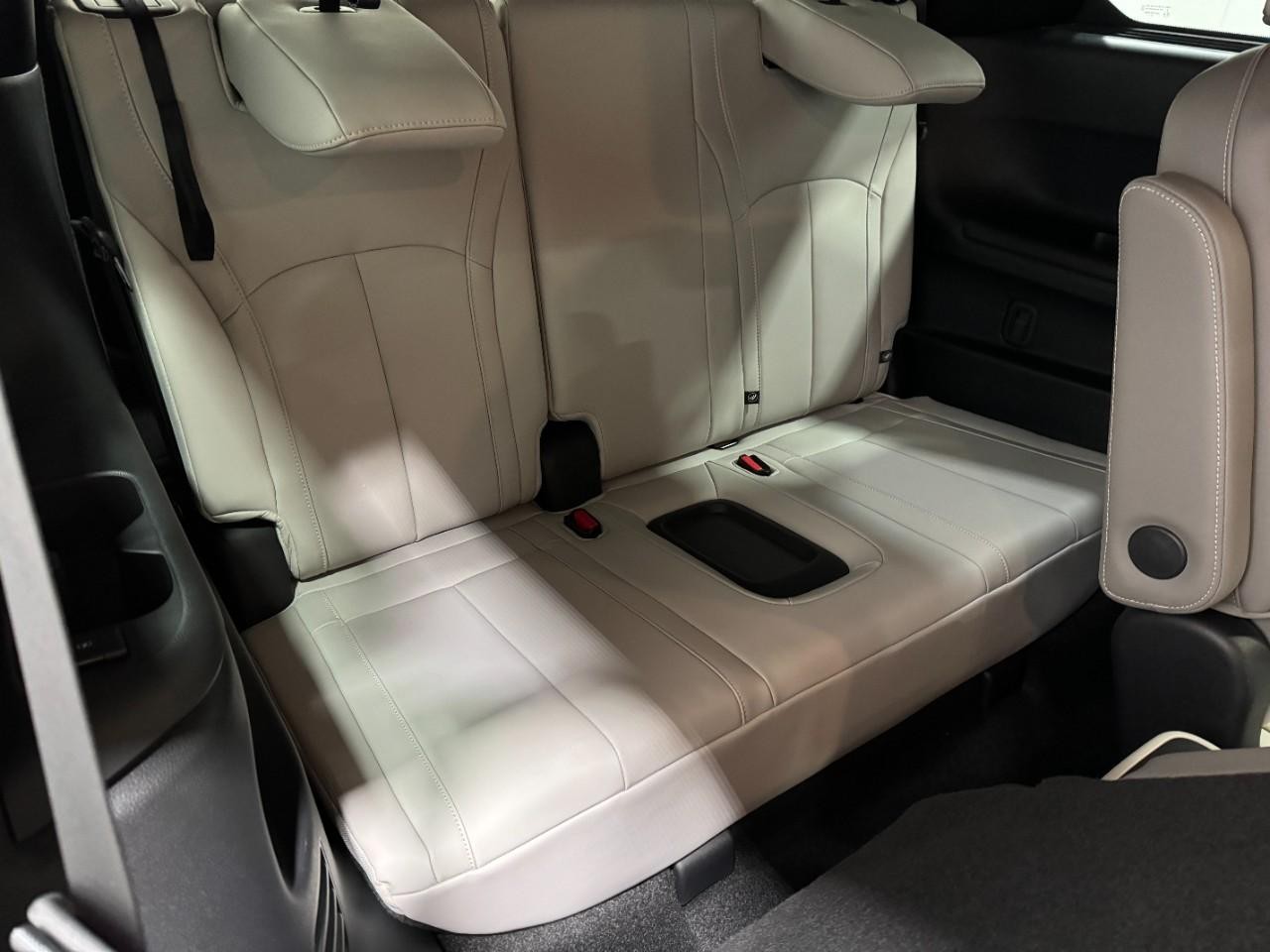 INFINITI QX60 Vehicle Full-screen Gallery Image 11