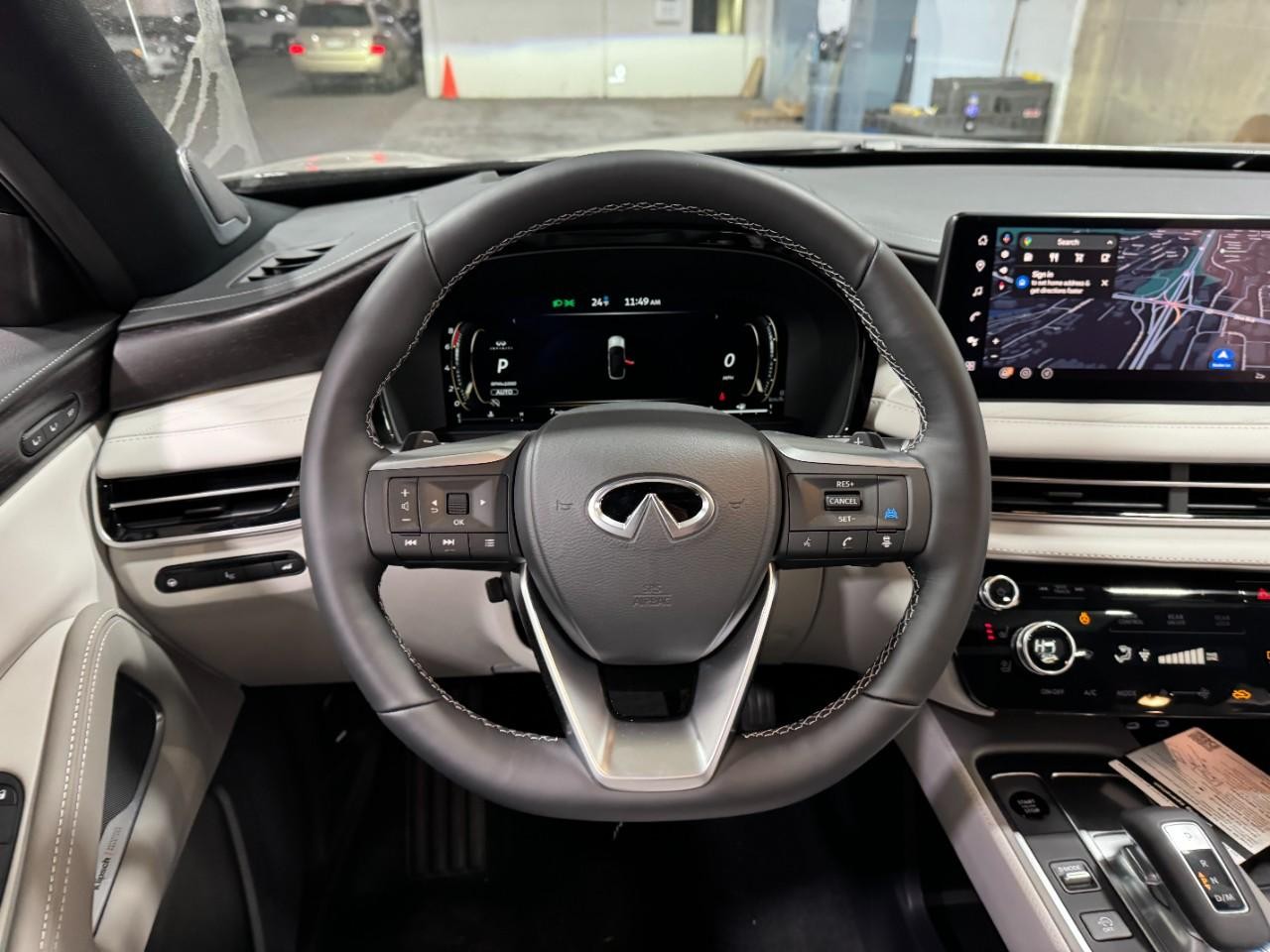 INFINITI QX60 Vehicle Full-screen Gallery Image 16