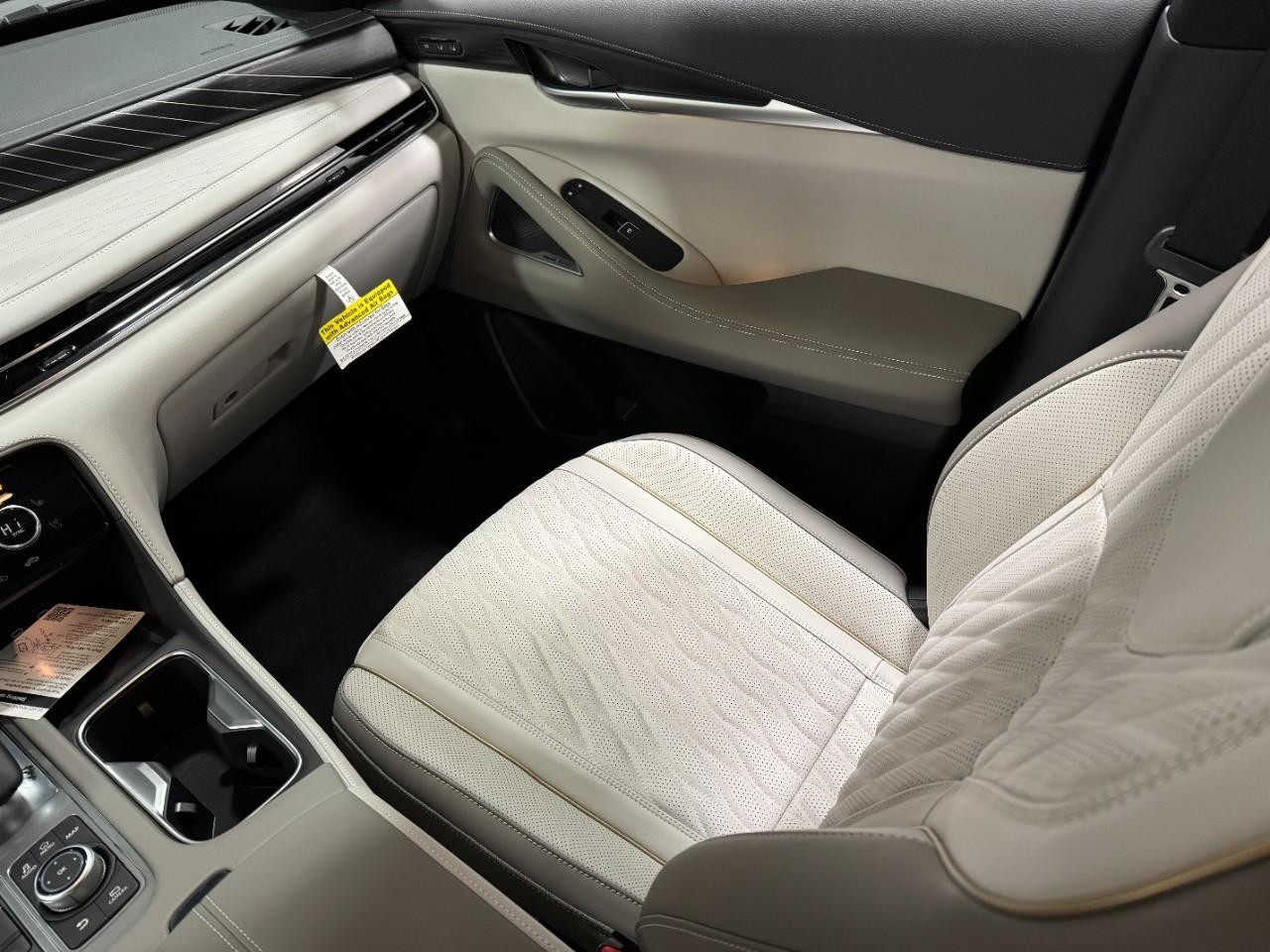 INFINITI QX60 Vehicle Full-screen Gallery Image 20