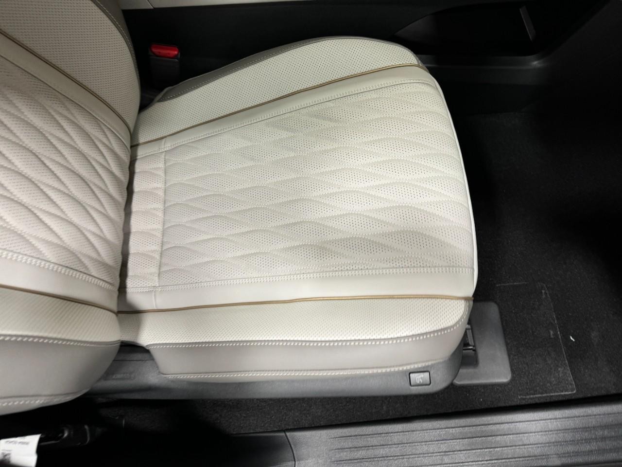 INFINITI QX60 Vehicle Full-screen Gallery Image 22