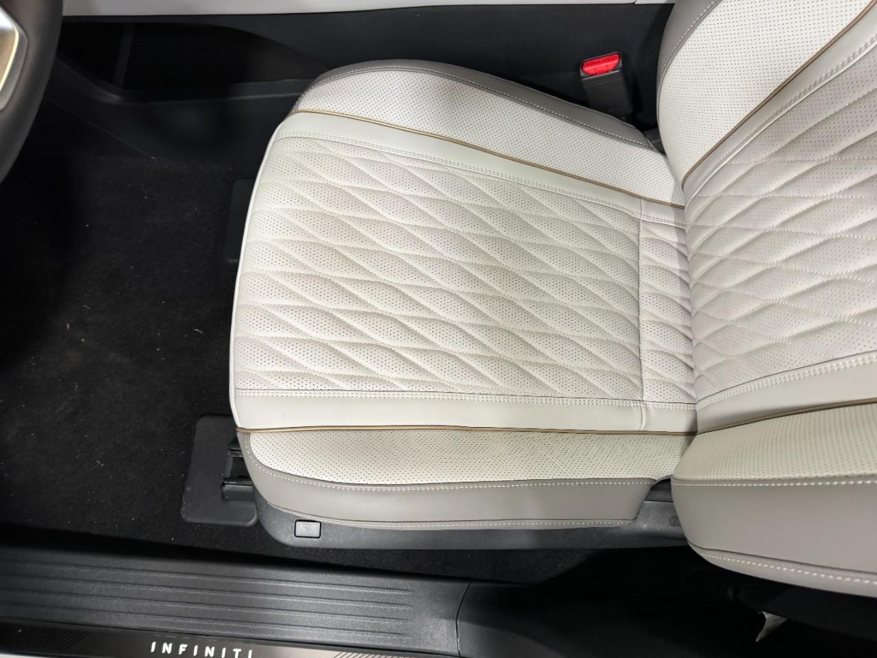 INFINITI QX60 Vehicle Full-screen Gallery Image 30