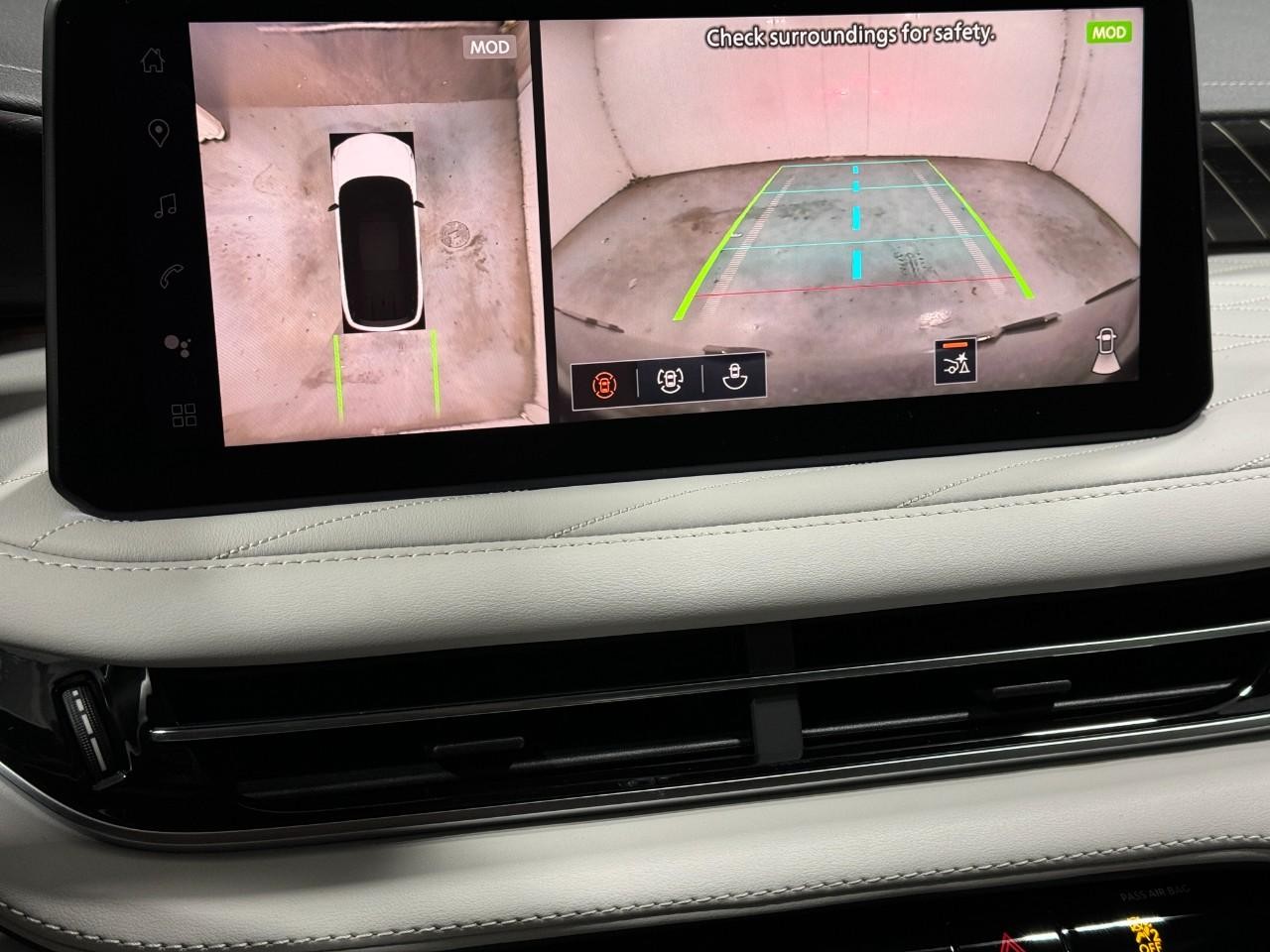 INFINITI QX60 Vehicle Full-screen Gallery Image 36