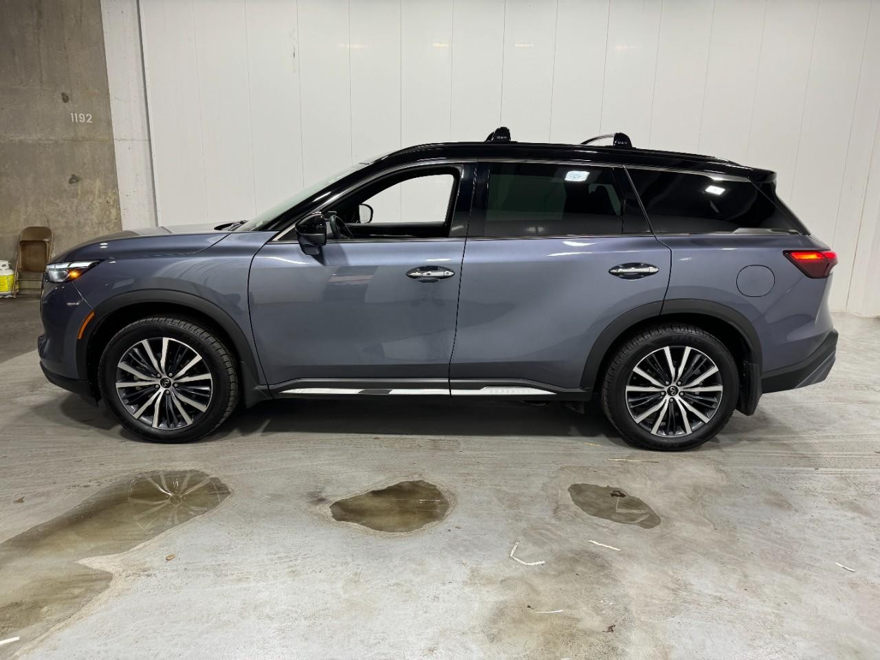 INFINITI QX60 Vehicle Full-screen Gallery Image 02