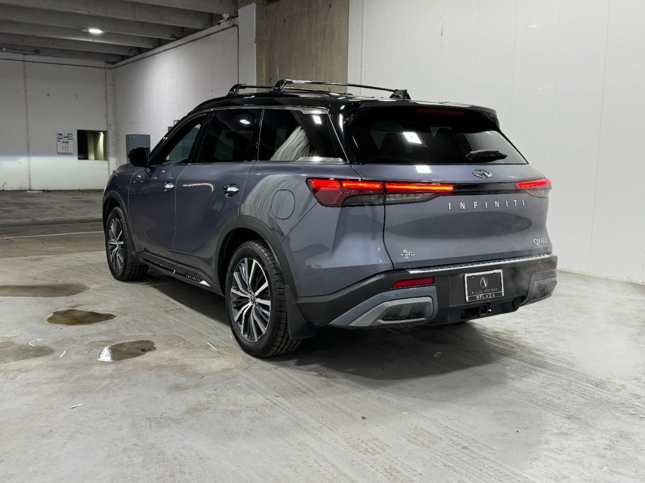 INFINITI QX60 Vehicle Full-screen Gallery Image 03