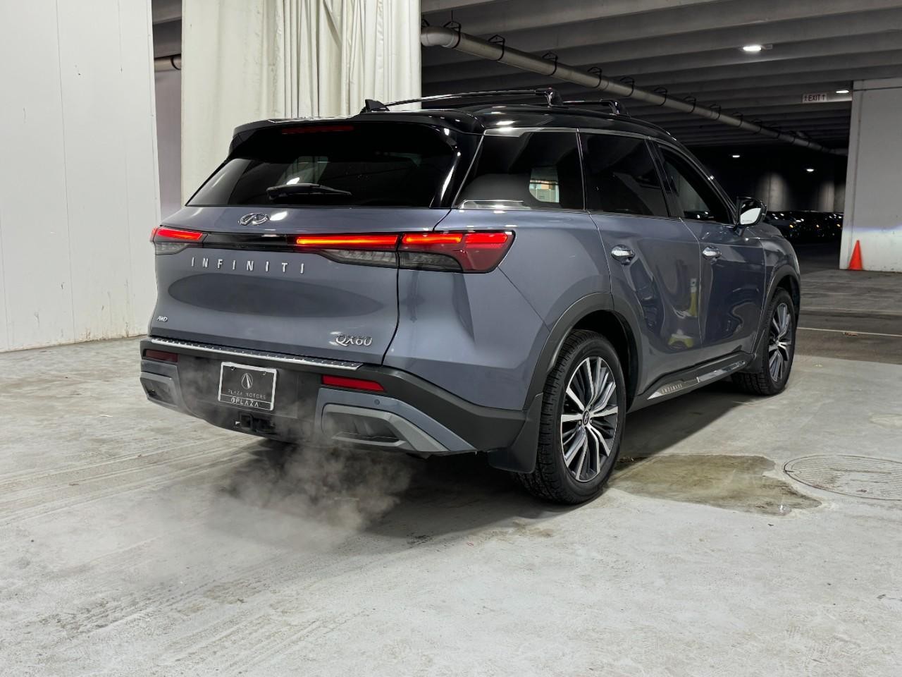 INFINITI QX60 Vehicle Full-screen Gallery Image 04