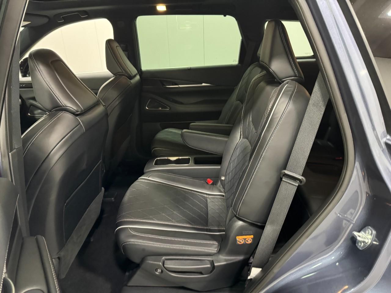 INFINITI QX60 Vehicle Full-screen Gallery Image 09