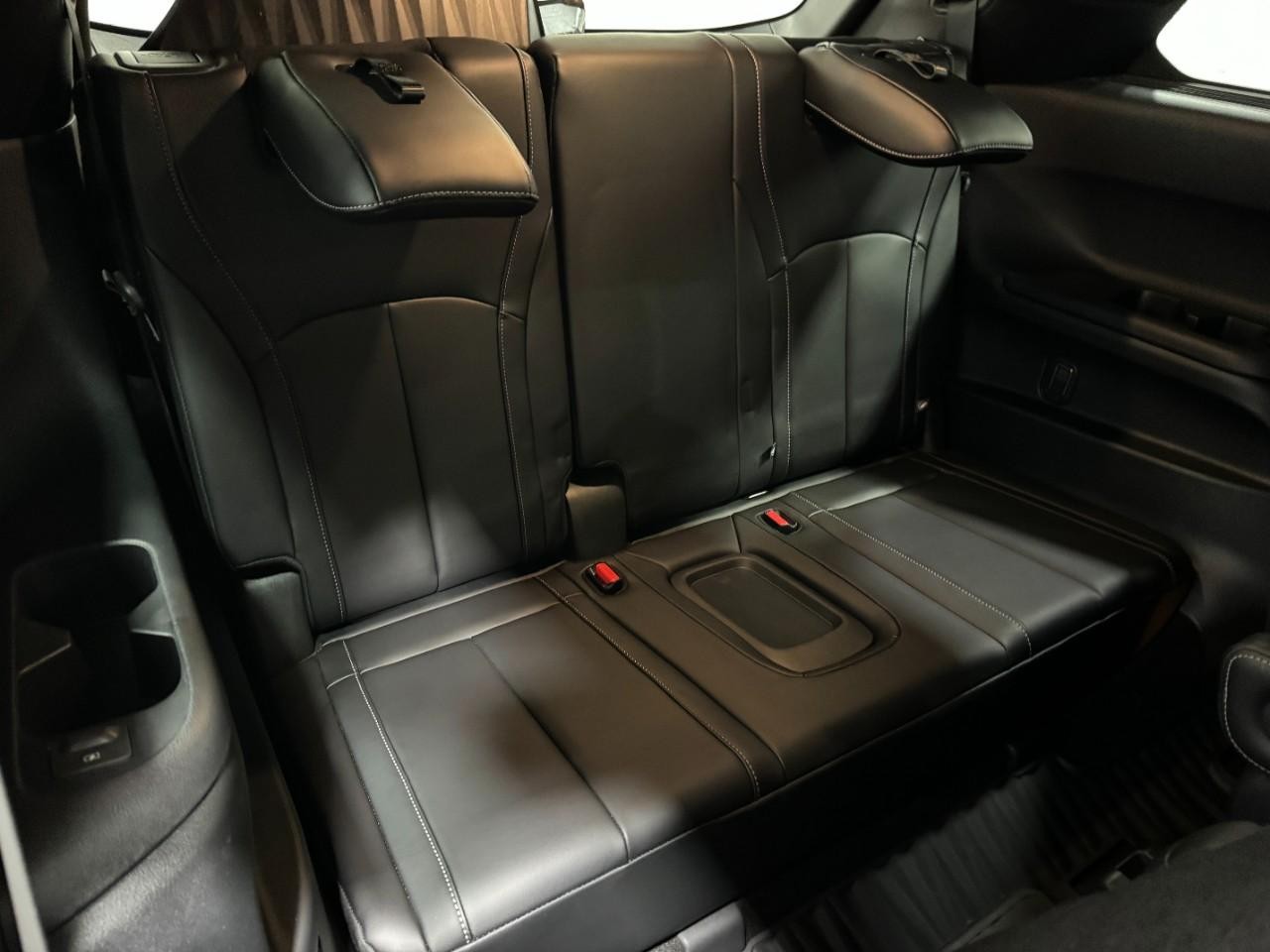 INFINITI QX60 Vehicle Full-screen Gallery Image 11