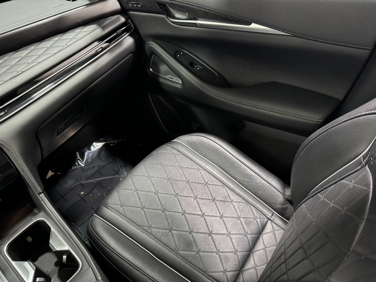 INFINITI QX60 Vehicle Full-screen Gallery Image 20