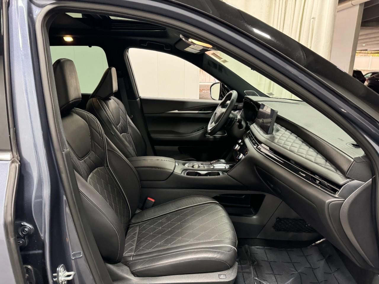 INFINITI QX60 Vehicle Full-screen Gallery Image 21
