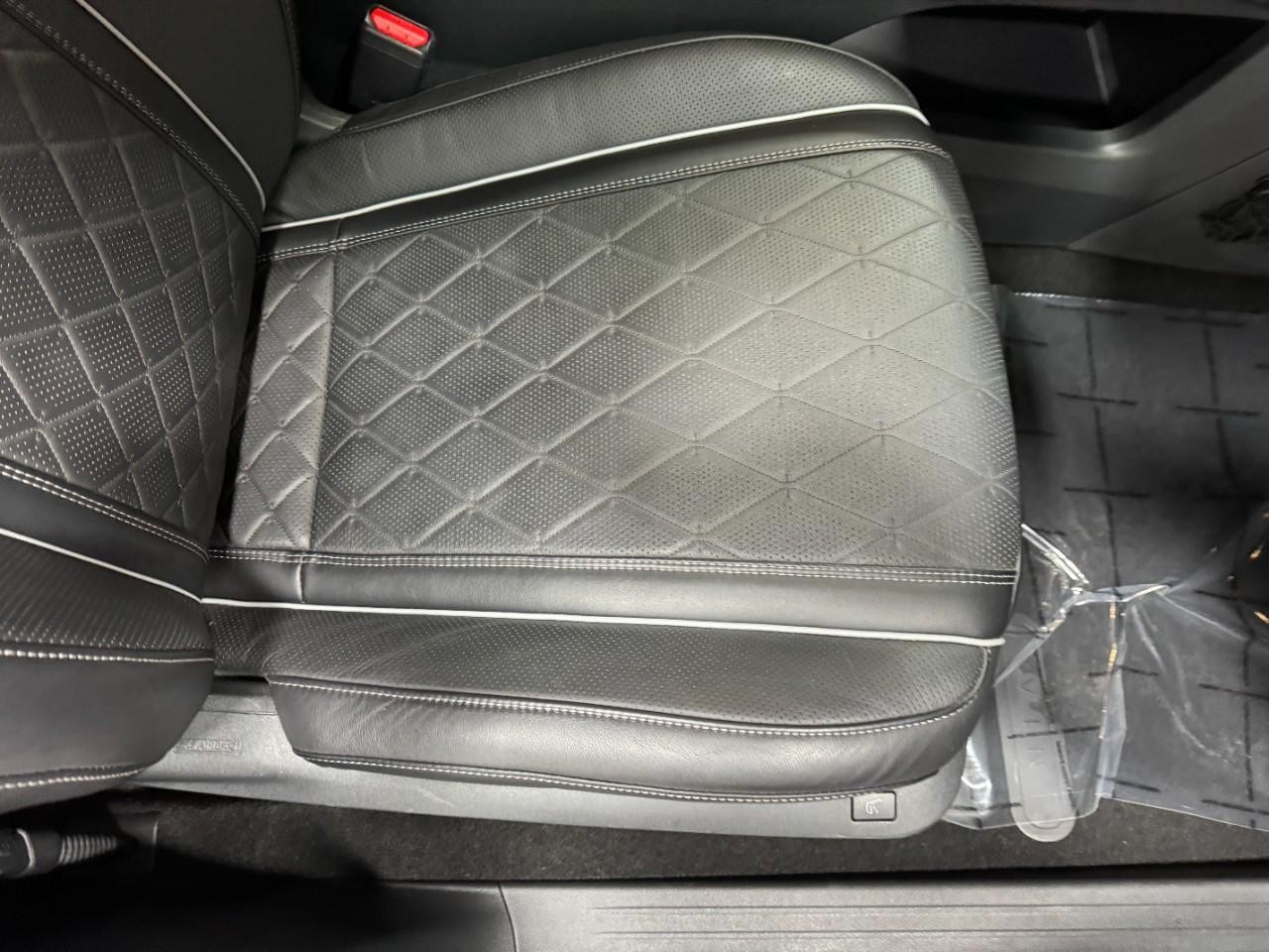 INFINITI QX60 Vehicle Full-screen Gallery Image 22