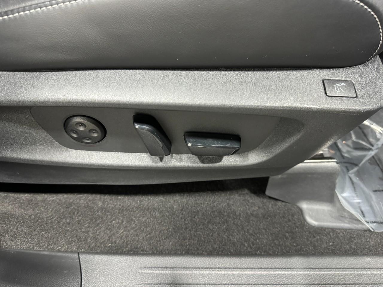 INFINITI QX60 Vehicle Full-screen Gallery Image 23