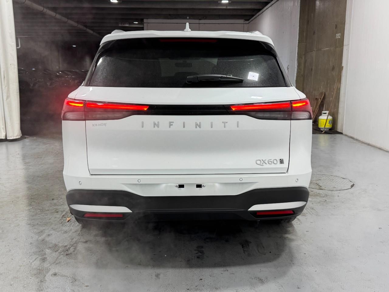 INFINITI QX60 Vehicle Full-screen Gallery Image 10