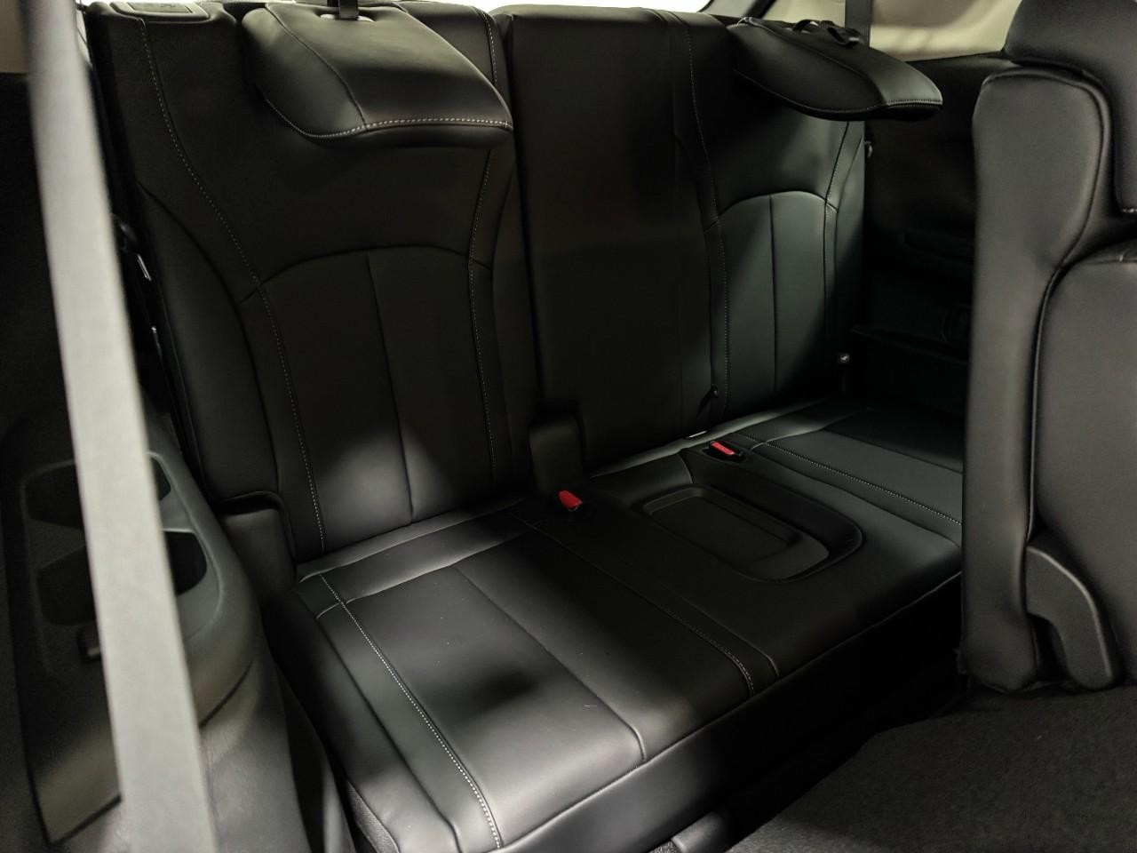 INFINITI QX60 Vehicle Full-screen Gallery Image 11