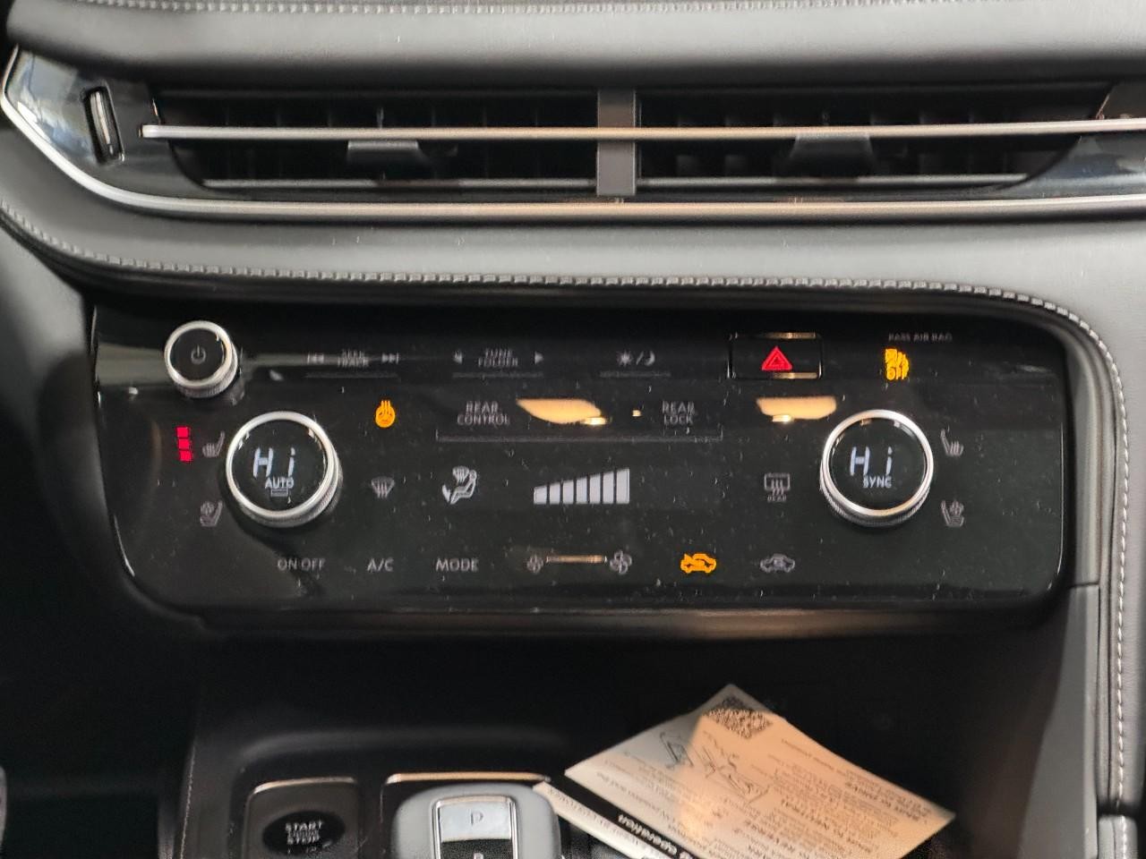 INFINITI QX60 Vehicle Full-screen Gallery Image 18