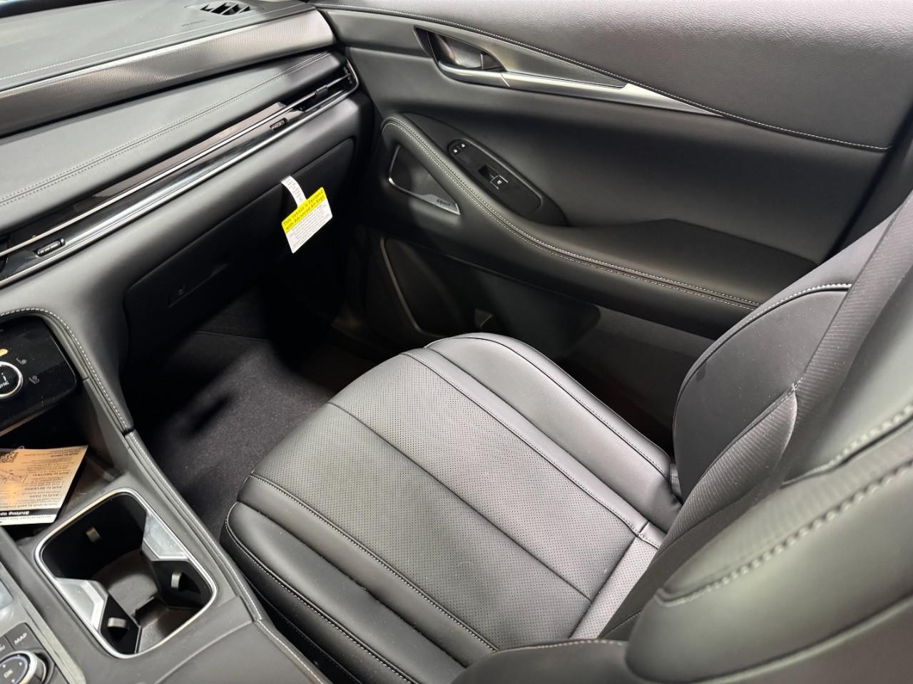 INFINITI QX60 Vehicle Full-screen Gallery Image 20