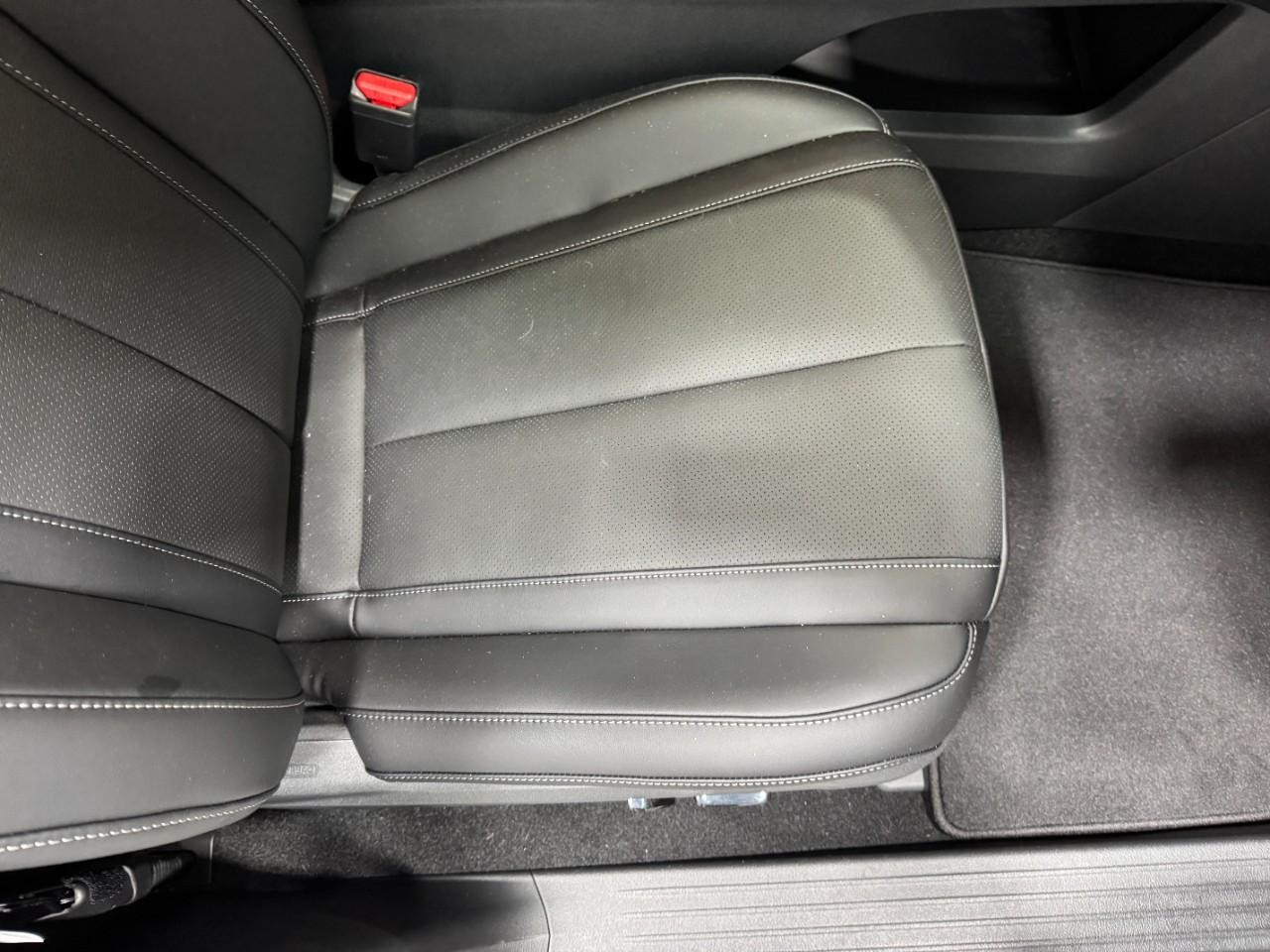 INFINITI QX60 Vehicle Full-screen Gallery Image 23