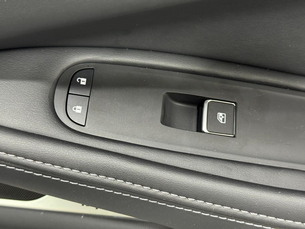 INFINITI QX60 Vehicle Full-screen Gallery Image 25